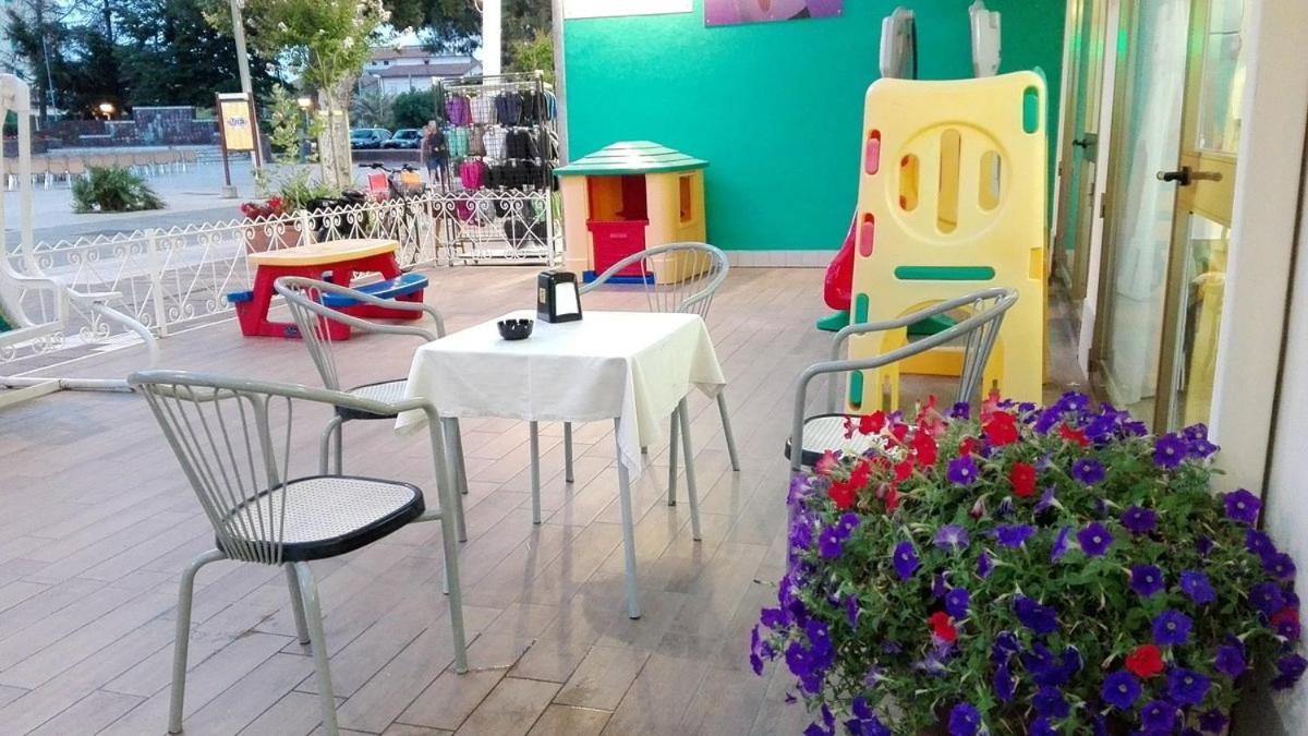 Hotel Franca Misano Adriatico Esterno foto